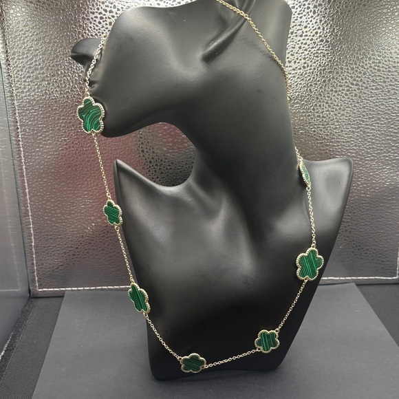 Jewelry - Elegant Gold and Green flowers Necklace
